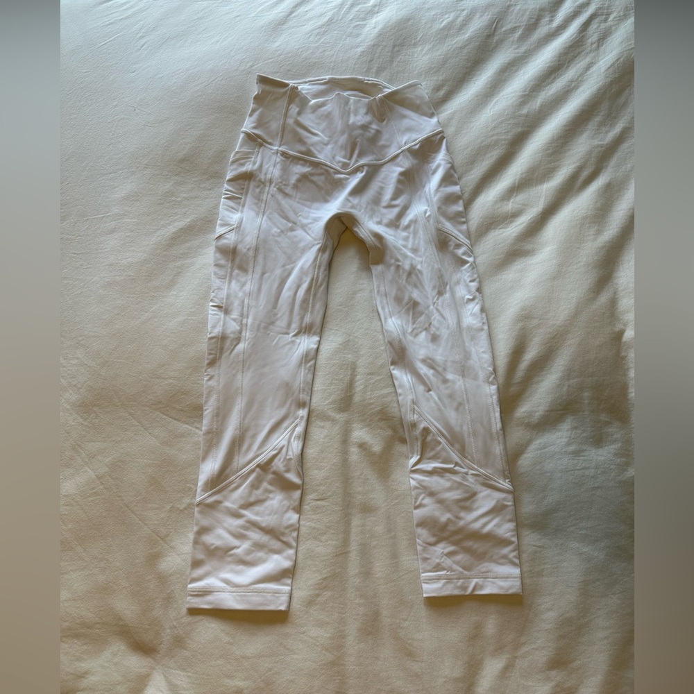 White lululemon leggings with pockets